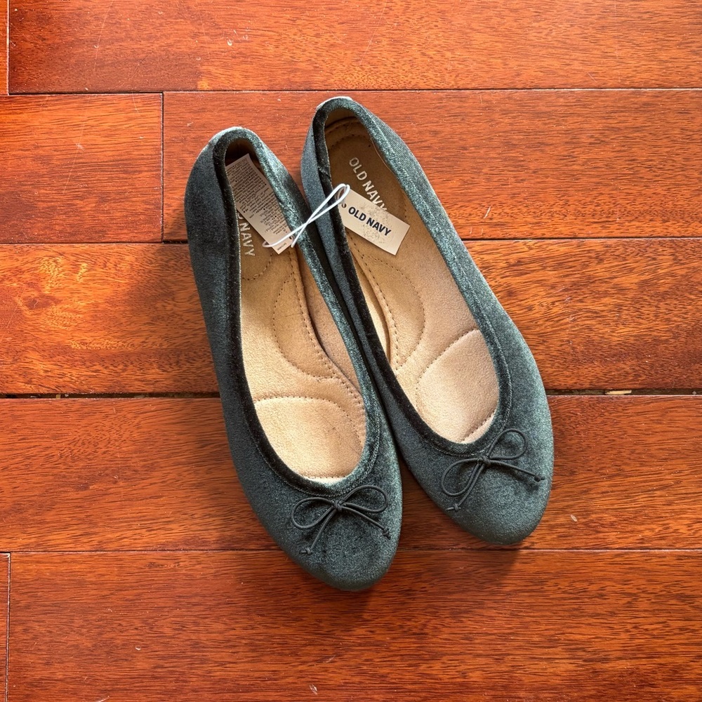 NWT Emerald velvet flats